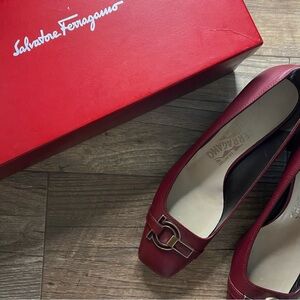 Ferragamo Mahogany Burgundy Red 4cm Block Heel Buckle RARE VINTAGE Leather Pumps